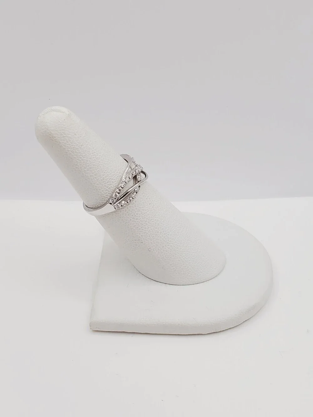 Round Cut Moissanite 925 Sterling Silver Infinity Twist Crossover Ring